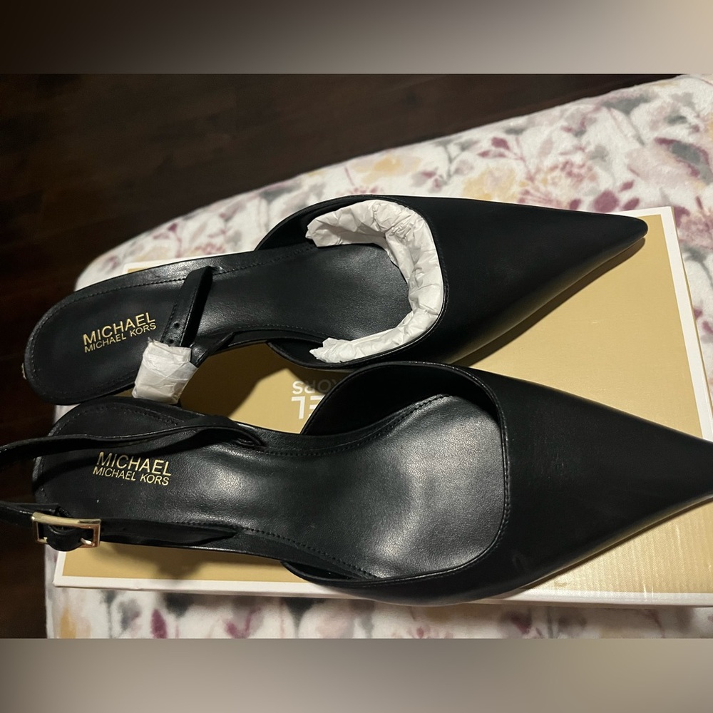 ‼️SOLD‼️MICHAEL MICHAEL KORS
Luna Leather Slingback Kitten Pump